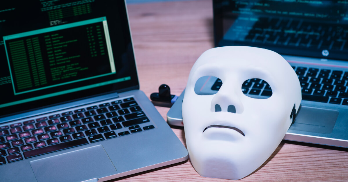 hackers mask laptop (1)
